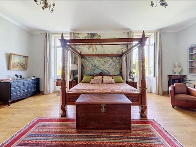 Vente Maison 9 pièces 380 m2 Villeneuve la Comtesse