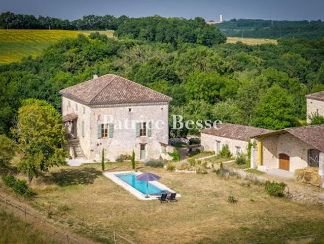 Vente Maison 9 pièces 400 m2 Brassac