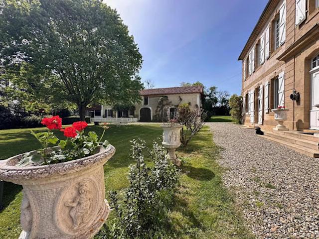 Vente Maison 9 pièces 448 m2 Mirande