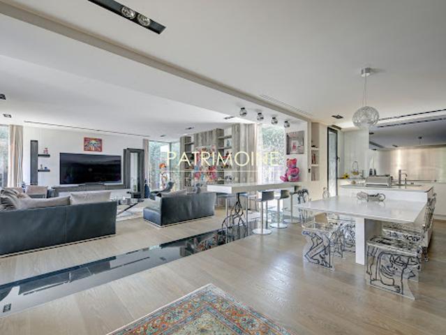 Vente Maison 9 pièces 571.38 m2 Garches