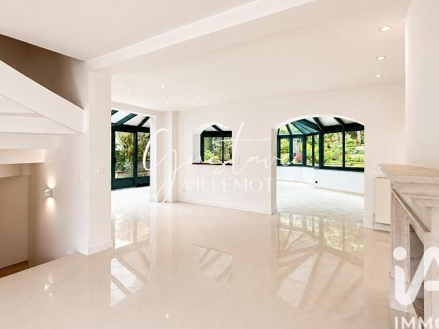 Vente Maison d'architecte 7 pièces 205m² Luzarches