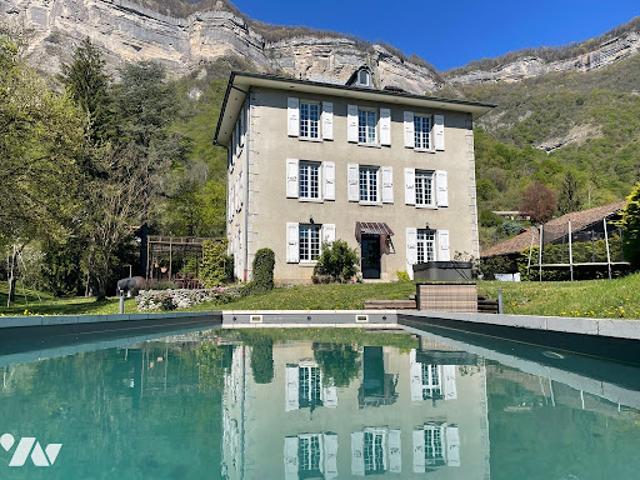 Vente Maison de maître 10 pièces 263.52 m2 Crolles