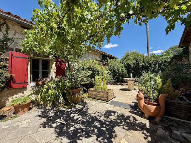 Vente Maison 7 pièces 162.5 m2 Saint Coutant