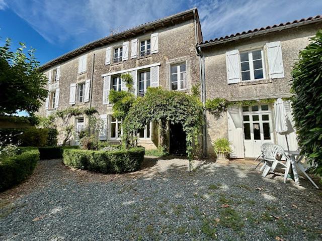 Vente Maison de maître 9 pièces 204 m2 La Mothe Saint Héray