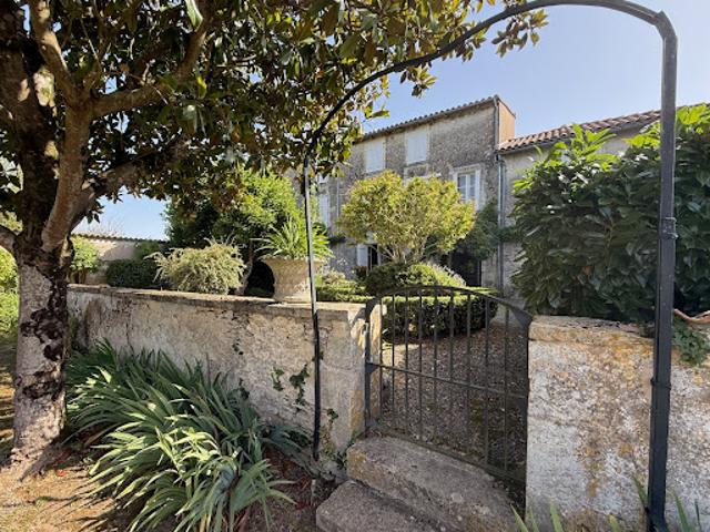 Vente Maison de maître 9 pièces 204 m2 La Mothe Saint Héray