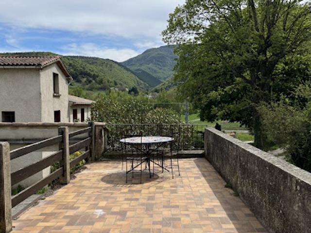 Vente Maison 10 pièces 135 m2 Montjoux