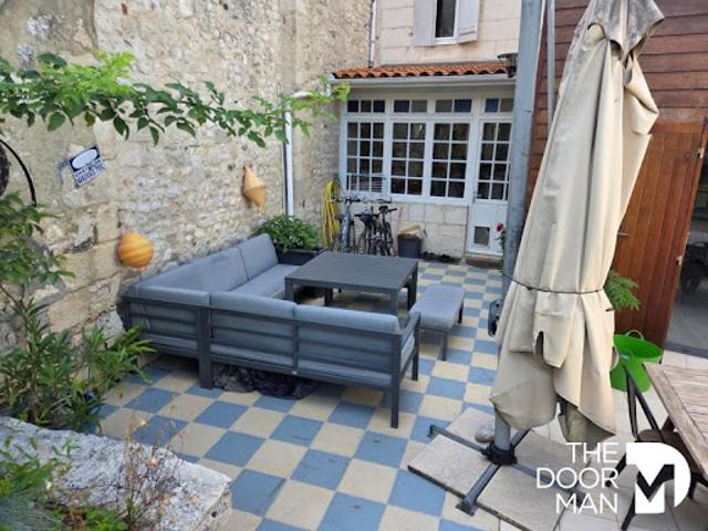 Vente Maison de ville 11 pièces 236 m2 Saintes