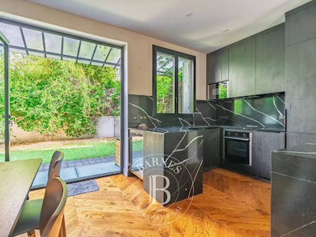 Vente Maison de ville 7 pièces 160.76 m2 Paris 16ème