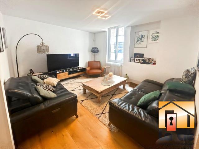 Vente maison de ville 4 à 5 chambres, cour avec jaccuzzi et. 160m² Agen