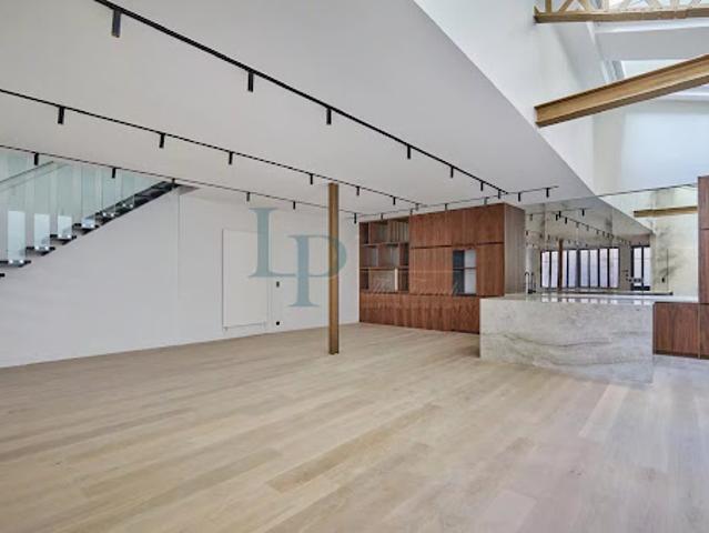 Vente Maison de ville 6 pièces 194.03 m2 Paris 18ème