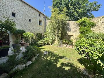 Vente Maison 8 pièces 223 m2 Aigues Vives