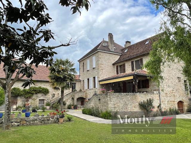 Vente Maison 8 pièces 240 m2 Figeac