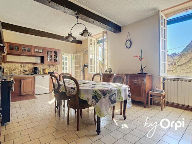 Vente Maison 6 pièces 205 m2 Montaigut en combraille
