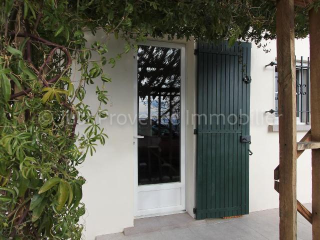 Vente maison Saint Hippolyte Le Graveyron 6 pièces avec supe. 135m² Saint Hippolyte le Graveyron