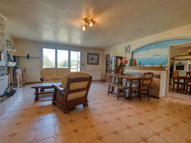 Vente maison T5 Cap Corse Macinaggio Rogliano 186 m2 avec jardin 1110 m2 dépendance garage