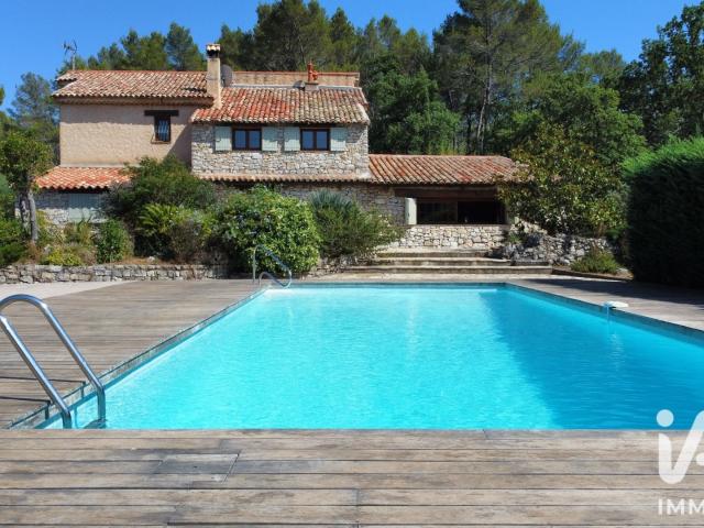 Vente Maison traditionnelle 9 pièces 200m² Tourrettes