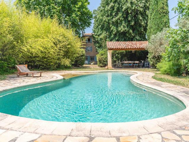 Vente Maison 10 pièces 445 m2 La Tour d'Aigues