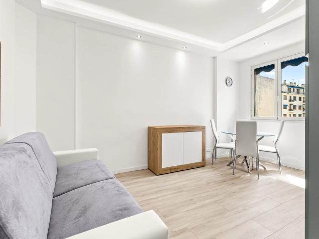 Vente Nice Carré d'Or 2 Pièces Rénové Etage Elevé 28m² Nice