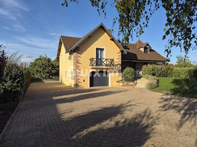 Vente Propriété 10 pièces 245 m2 Feillens