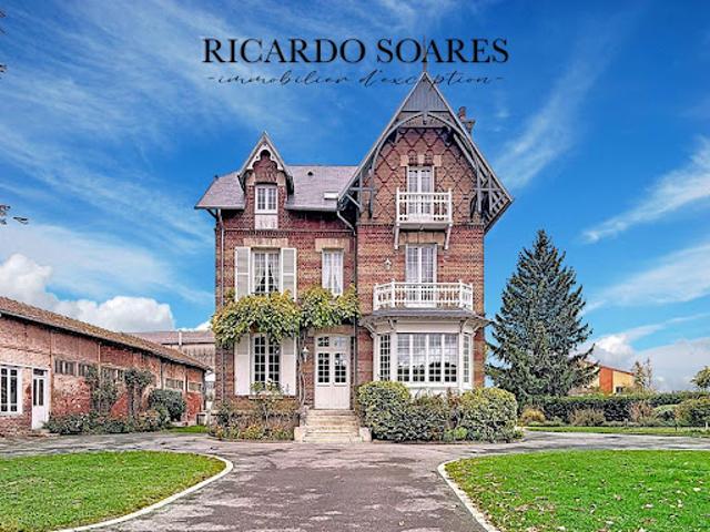 Vente Propriété 10 pièces 219 m2 Pont Sainte Maxence