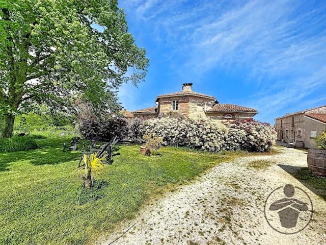 Vente Propriété 10 pièces 440 m2 Saint Martin de Coux