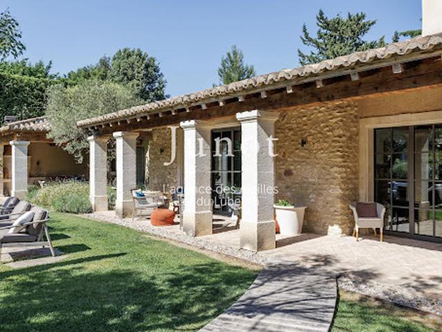Vente Propriété 10 pièces 400 m2 Paradou