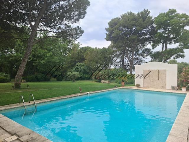 Vente Propriété 12 pièces 450 m2 Arles