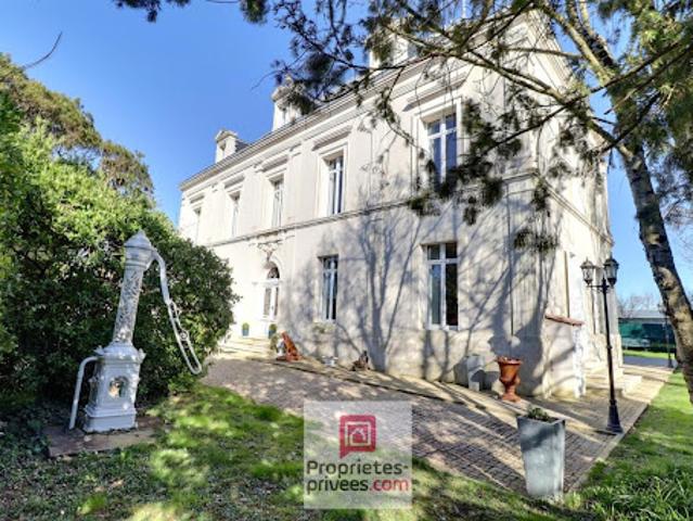 Vente Propriété 13 pièces 380 m2 Villeneuve la Comtesse