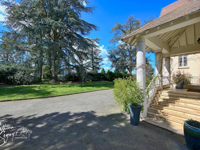 Vente Propriété 13 pièces 525 m2 Chazelles sur Lyon