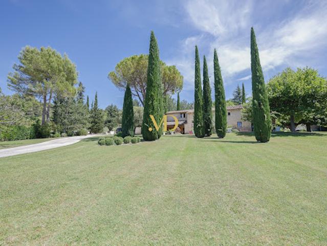 Vente Propriété 14 pièces 495 m2 Apt
