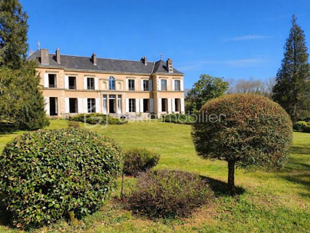 Vente Propriété 15 pièces 632 m2 Jazeneuil