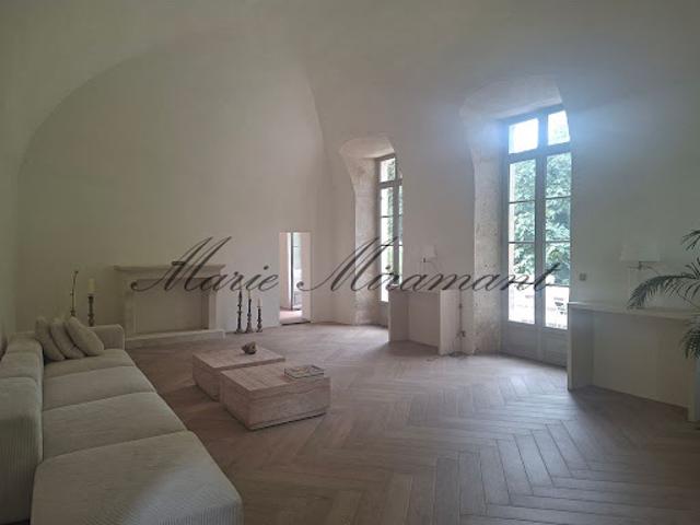 Vente Propriété 20 pièces 900 m2 Nimes