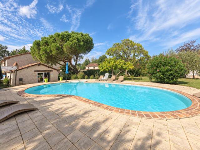Vente Propriété 24 pièces 1059 m2 Aiguillon