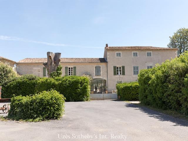 Vente Propriété 35 pièces 3000 m2 Nimes