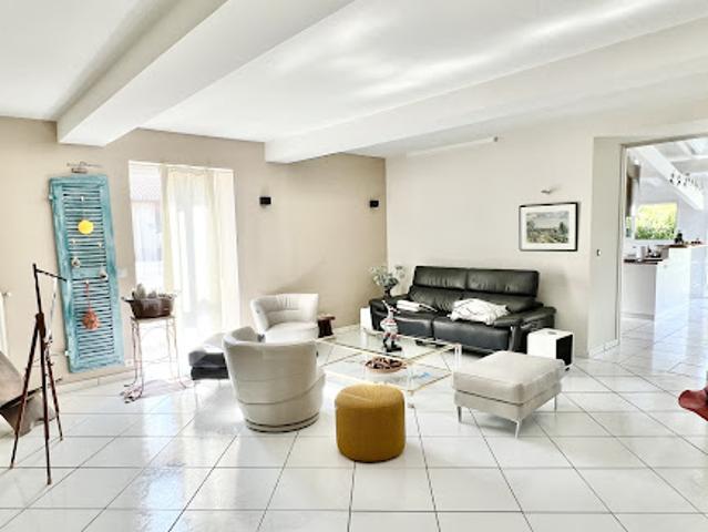 Vente Propriété 7 pièces 245 m2 Montverdun