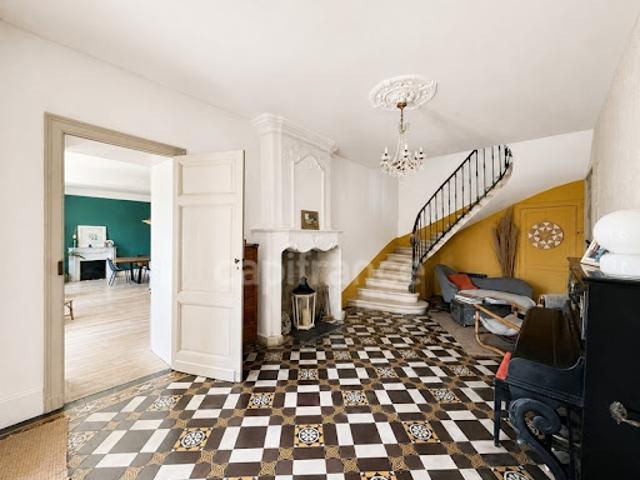 Vente Propriété 7 pièces 270 m2 Montguyon