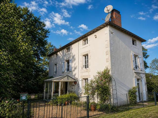 Vente Propriété 6 pièces 143 m2 Moussac