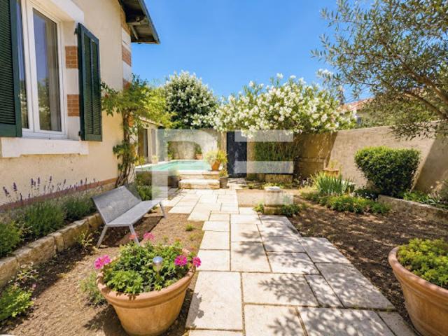 Vente Propriété 6 pièces 160 m2 Nimes