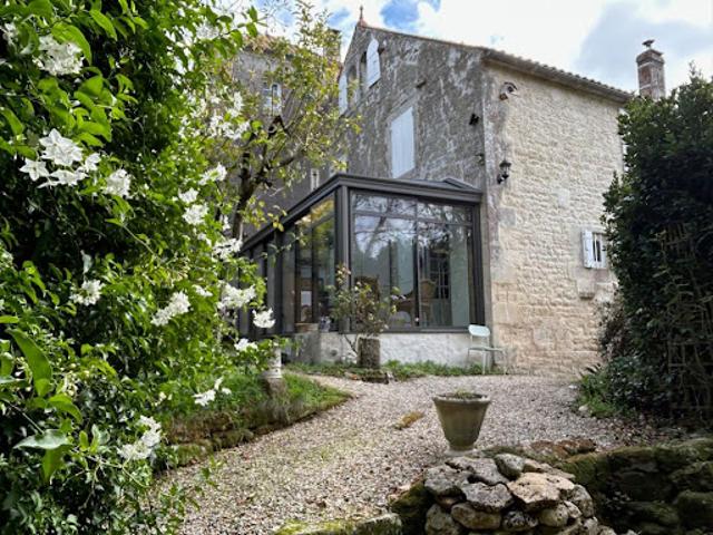 Vente Propriété 6 pièces 182 m2 Saint Savinien