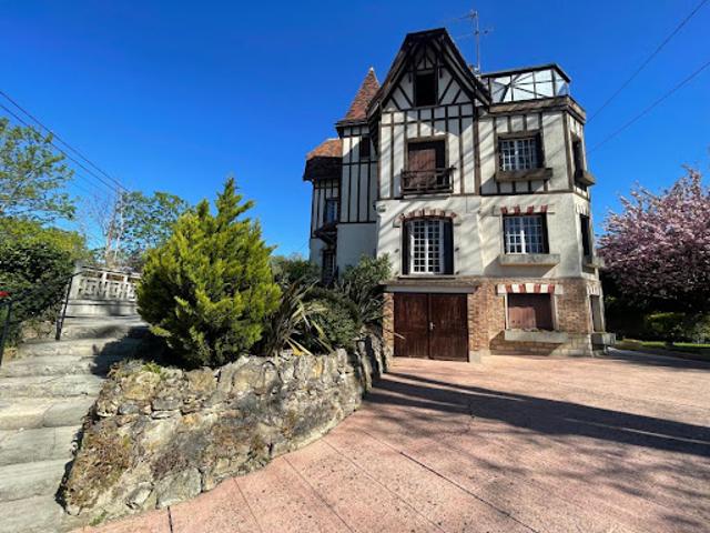 Vente Propriété 6 pièces 304 m2 Chennevieres sur marne