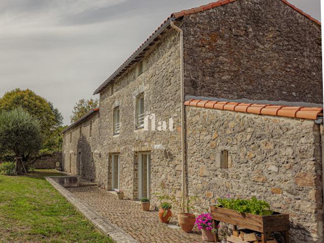 Vente Maison 6 pièces 351 m2 Aigrefeuille sur Maine