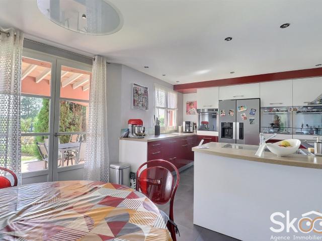 Vente Propriété 6 Pièces Avec Dépendances Et Terrain Divisib. 215m² Teyran
