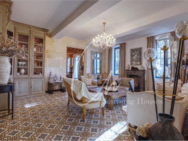 Vente propriété 8 Pièce s 450m² Raphèle lès Arles