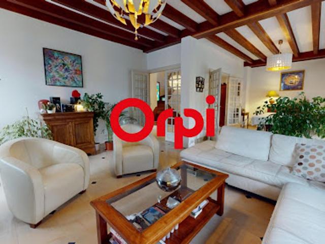 Vente Maison 8 pièces 180 m2 Vaulx en Velin