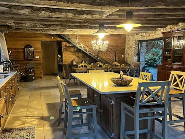 Vente Propriété 8 pièces 270 m2 Pleucadeuc