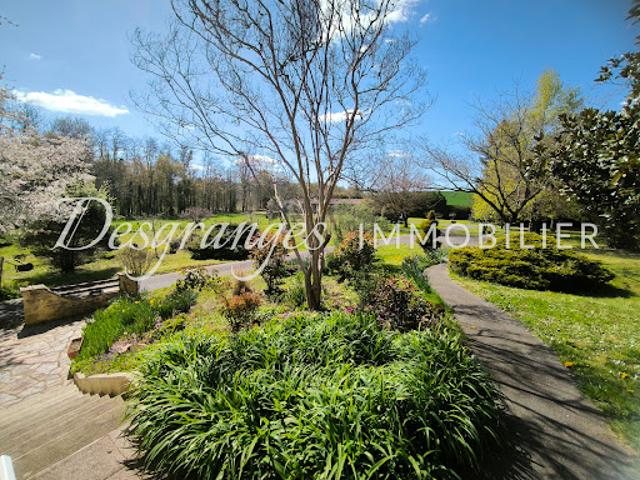 Vente Propriété 8 pièces 297 m2 Dussac