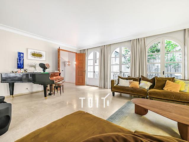 Vente Propriété 8 pièces 298.97 m2 Paris 14ème