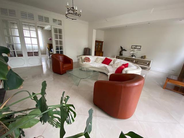 Vente Propriété 8 pièces 327.5 m2 Etrépagny