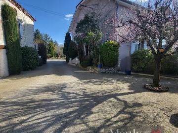 Vente Propriété 9 pièces 220 m2 Douelle