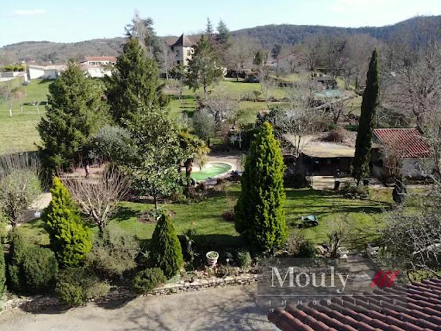 Vente Propriété 9 pièces 220 m2 Douelle